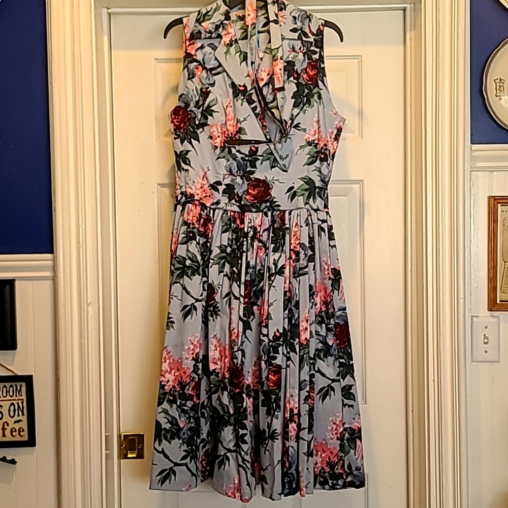 NWT Pinup Couture Dress with Pink & Burgundy Flowers XL